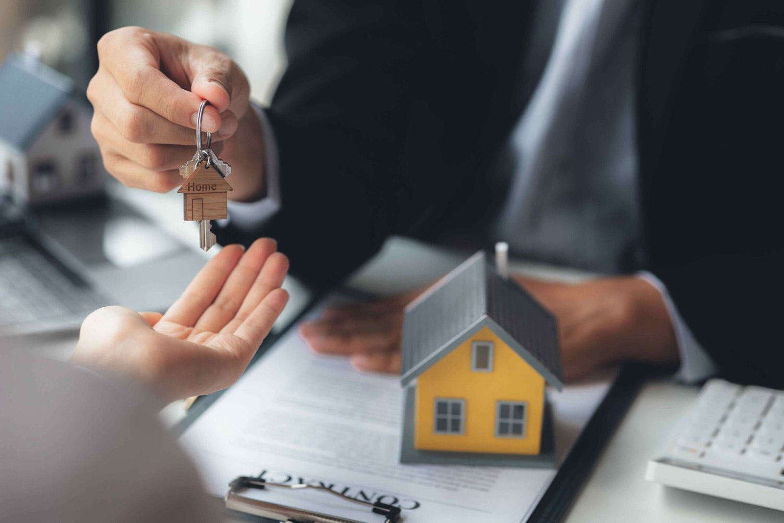 home-rental-company-employee-is-handing-house-keys-customer-who-has-agreed-sign-rental-contract-explaining-details-terms-rental-home-real-estate-rental-ideas (1)